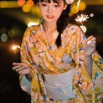 Naiste Traditsiooniline Jaapani Kimono Valge Obi Lill Trükitud Yukata Cosplay Kostüüm Sooritades Fotograafia Kanda